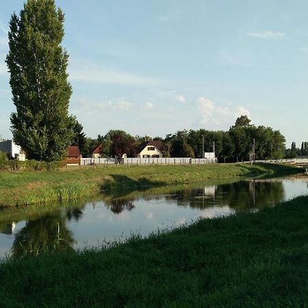 River Side Apartman カロチャ エクステリア 写真