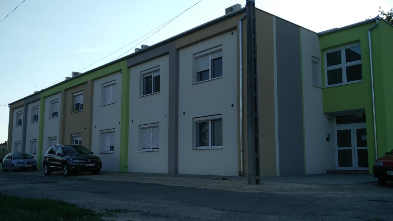 River Side Apartman カロチャ エクステリア 写真